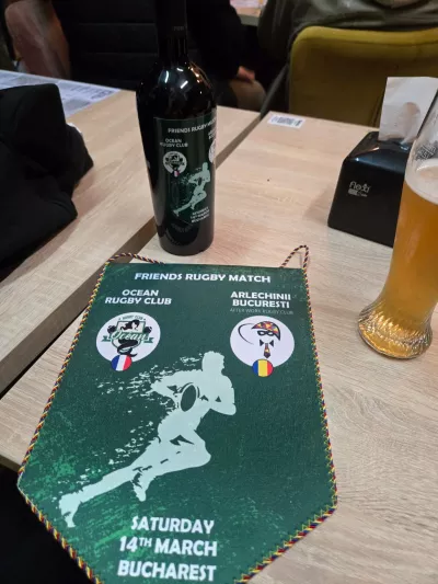 Fanion et bouteille de fin de match